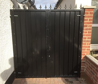Driveway Gate with Privacy Protection by Securifix